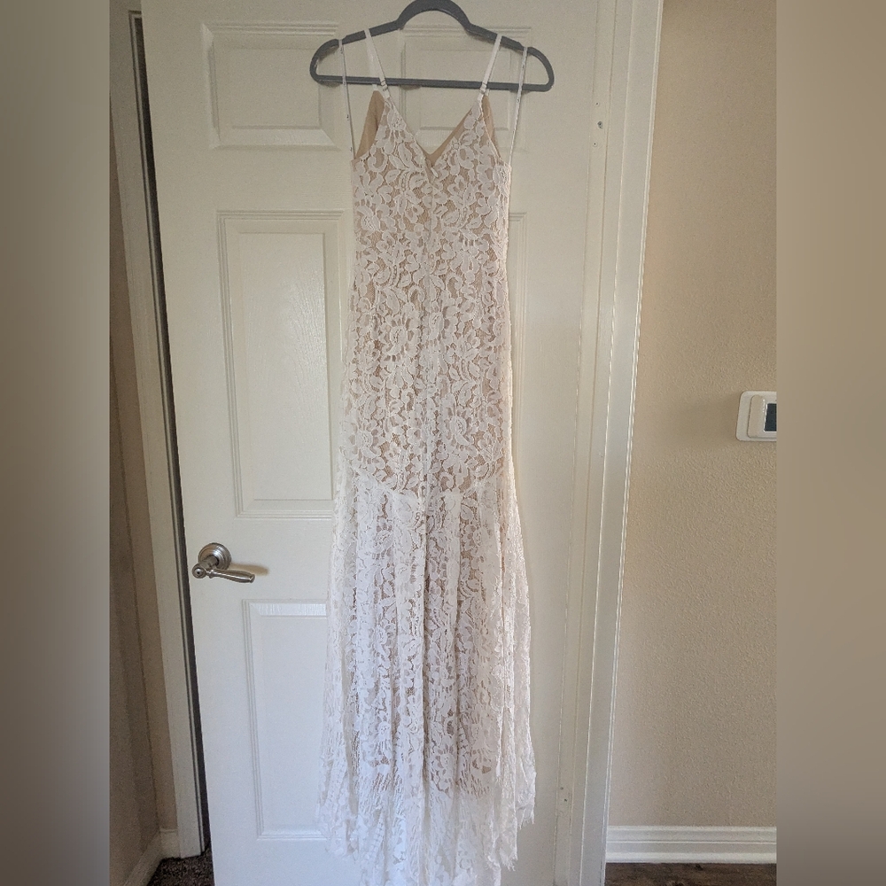 Elegant White Lace Dress - Picture 8 of 10